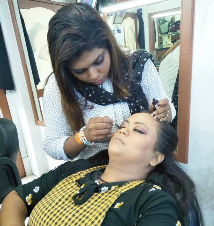 SENSI GLOW MAKEOVER STUDIO